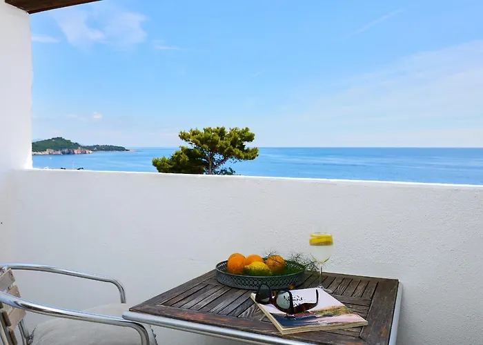 Hedera Estate Hedera A16