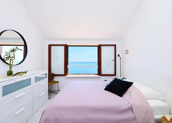 Hedera Estate Hedera A16